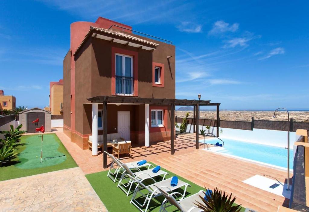 Bazén v ubytování Villa Emma Private Pool Wifi FIBRA MiniGolf nebo v jeho okolí