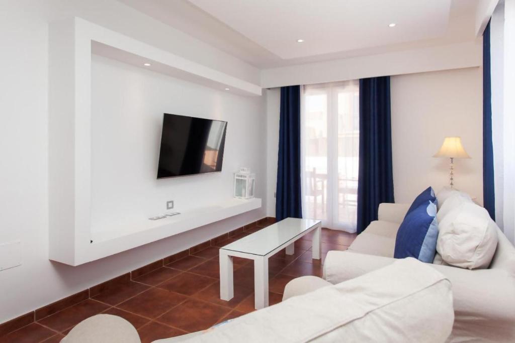 TV a/nebo společenská místnost v ubytování Villa Emma Private Pool Wifi FIBRA MiniGolf