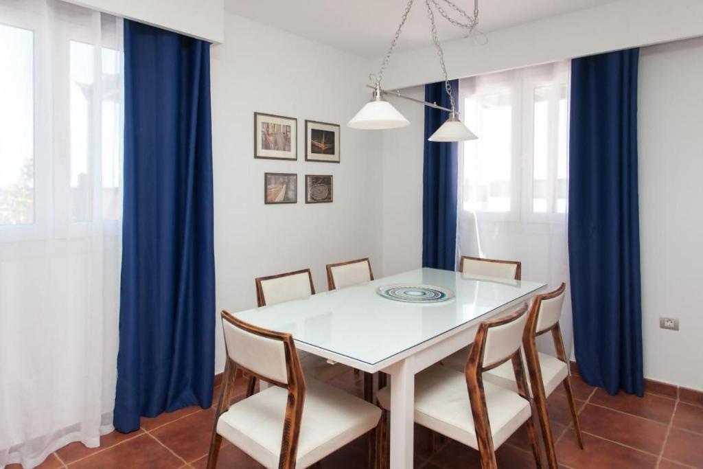 Fotografie z fotogalerie ubytování Villa Emma Private Pool Wifi FIBRA MiniGolf v destinaci Corralejo