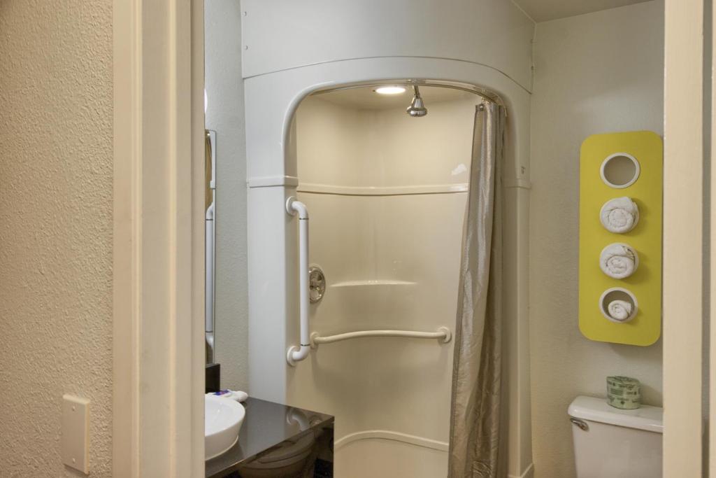 Koupelna v ubytování Motel 6-Everett, WA - North