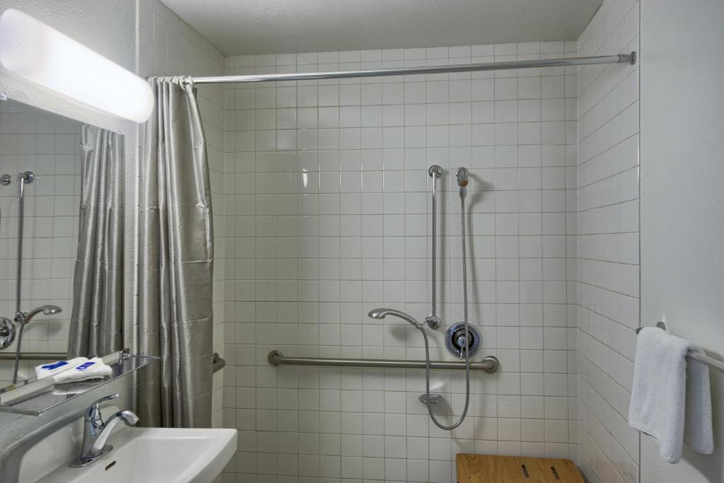 Koupelna v ubytování Motel 6-Everett, WA - North