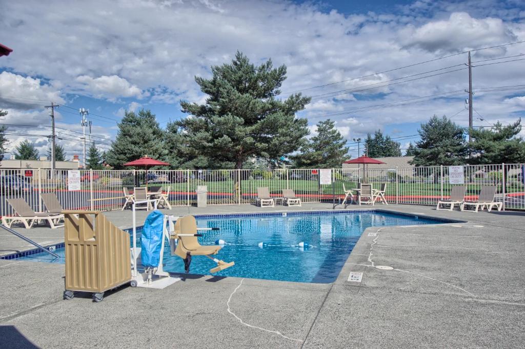 Bazén v ubytování Motel 6-Everett, WA - North nebo v jeho okolí