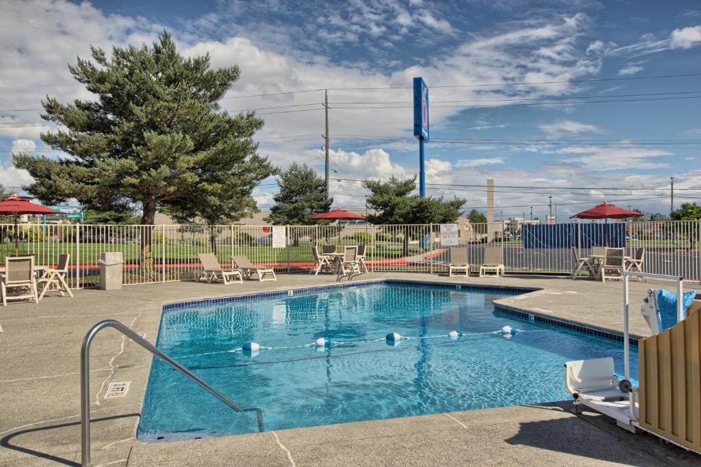 Bazén v ubytování Motel 6-Everett, WA - North nebo v jeho okolí