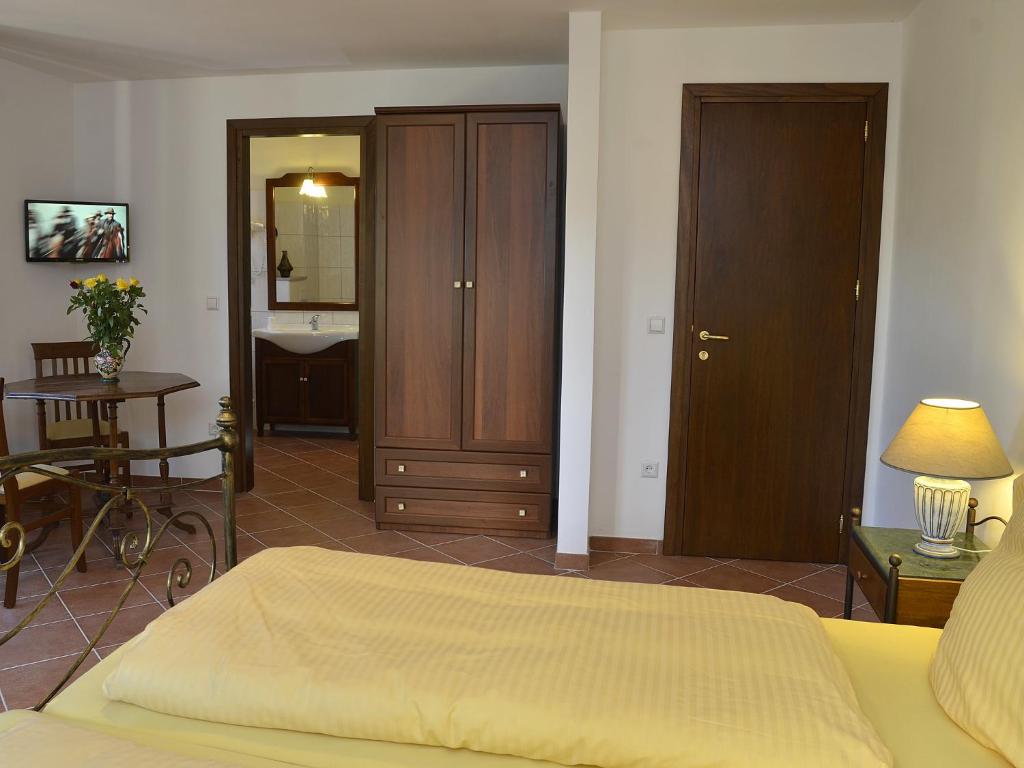 Hotel Restaurant La Corona - Deluxe Double Room With Extra Bed