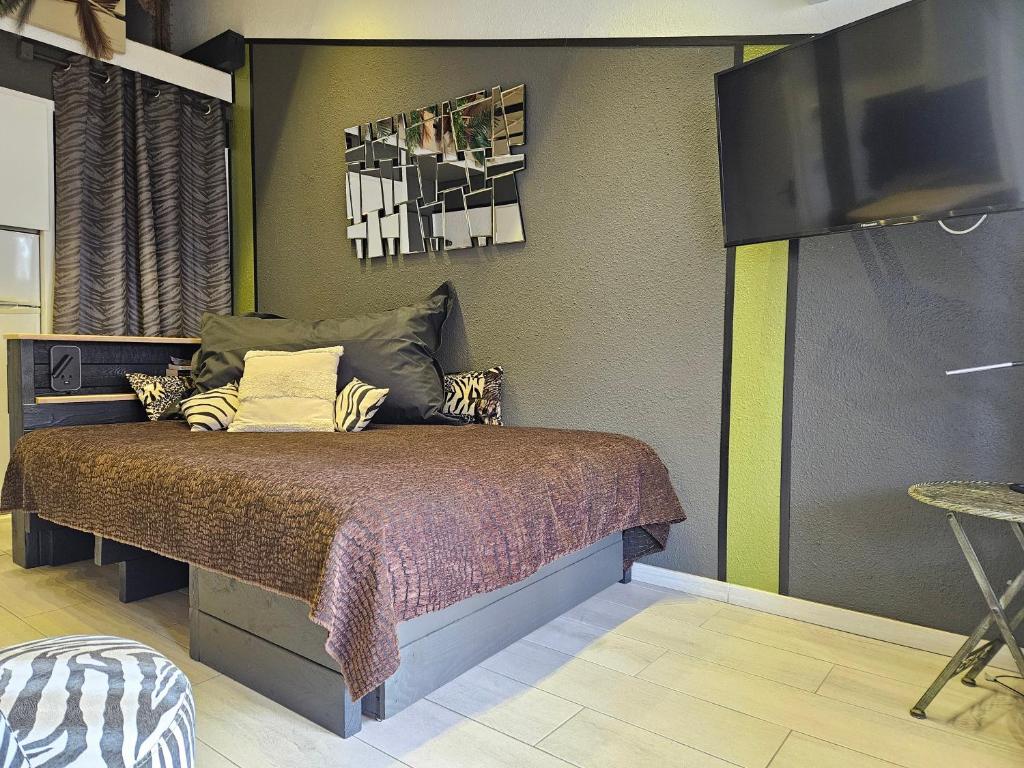 Posteľ alebo postele v izbe v ubytovaní Appartement Style Loft - proche Village Naturiste