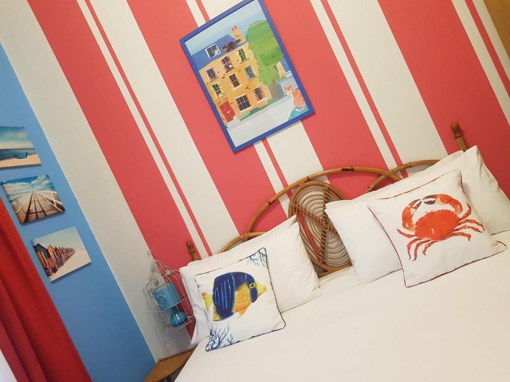 a bedroom with a bed with red and white stripes at Bibi a Mare in Finale Ligure