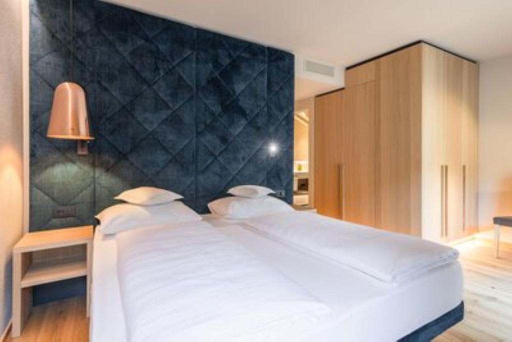 Postel nebo postele na pokoji v ubytování Hotel Pacherhof