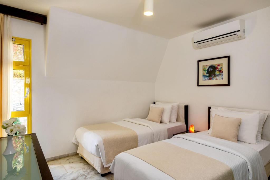 Postel nebo postele na pokoji v ubytování Loryma Resort Hotel