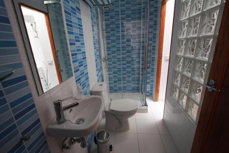 A bathroom at Apartments Playa La Aldea