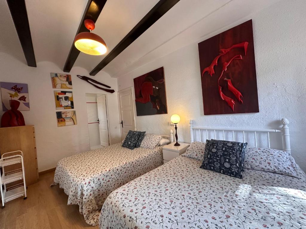 Posteľ alebo postele v izbe v ubytovaní Casa única con jardín a 45 metros de la playa. BE