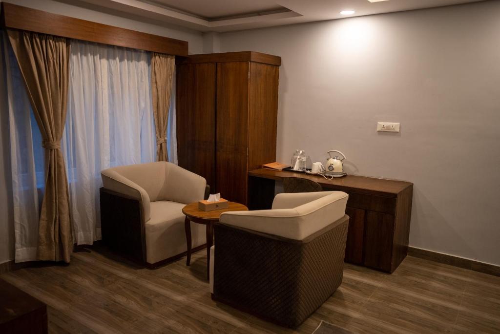 Posezení v ubytování Hotel Monalisa Kathmandu - Embrace Tranquility Natures Retreat Beyond the City
