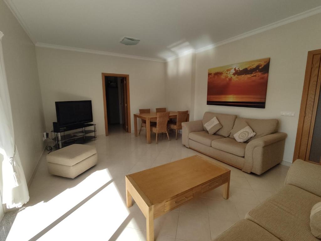 a living room with a couch and a table at 3Z Brisa Mar - Casas & Papéis in Armação de Pêra