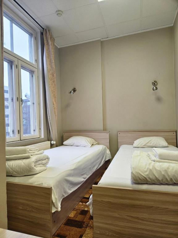 Postel nebo postele na pokoji v ubytování Villa Kadriorg Hostel