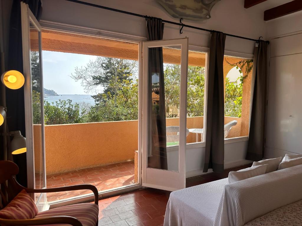 Posteľ alebo postele v izbe v ubytovaní Casa única con jardín a 45 metros de la playa. BE
