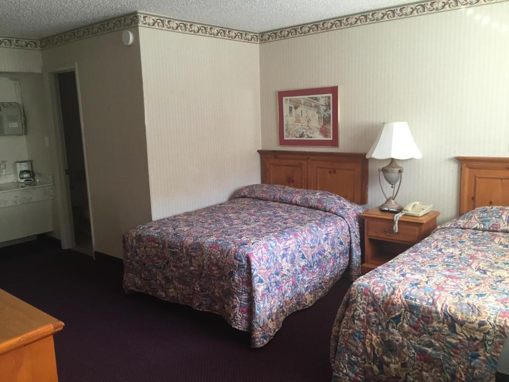 Highland Hills Motel & Cabins - 