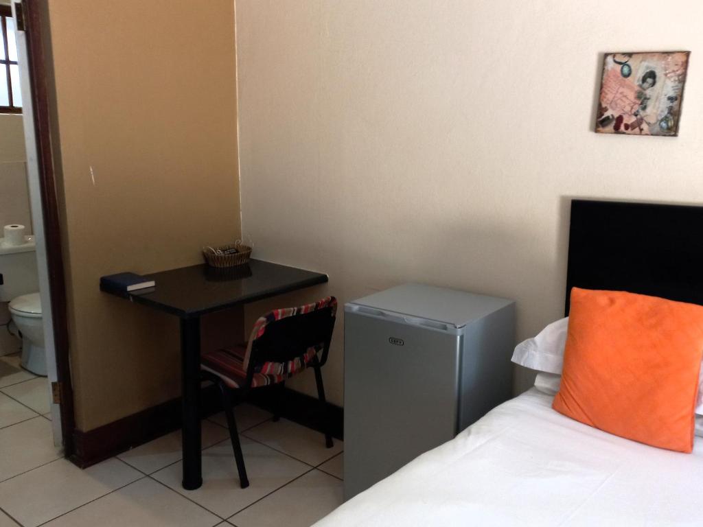 OR Tambo Guest House - 预算双人单人床