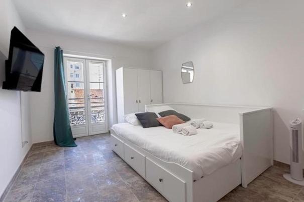 Simon Apartments