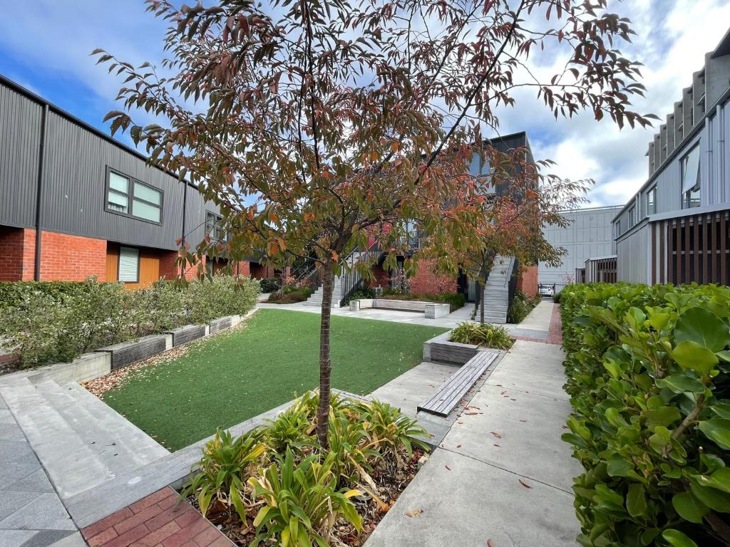 Central City Convenience With Free Parking - Resim 6