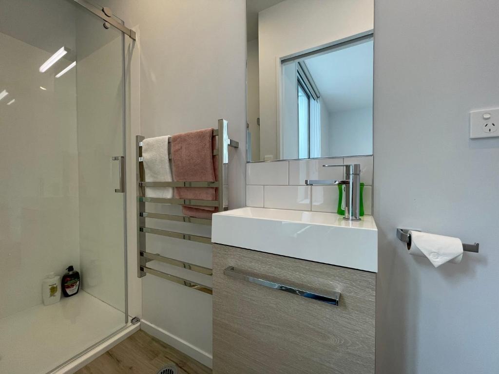 Central City Convenience With Free Parking - Resim 3