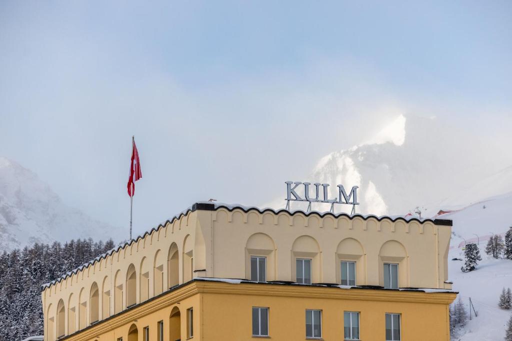 Nespecifikovaný výhled na hory nebo výhled na hory při pohledu z hotelu