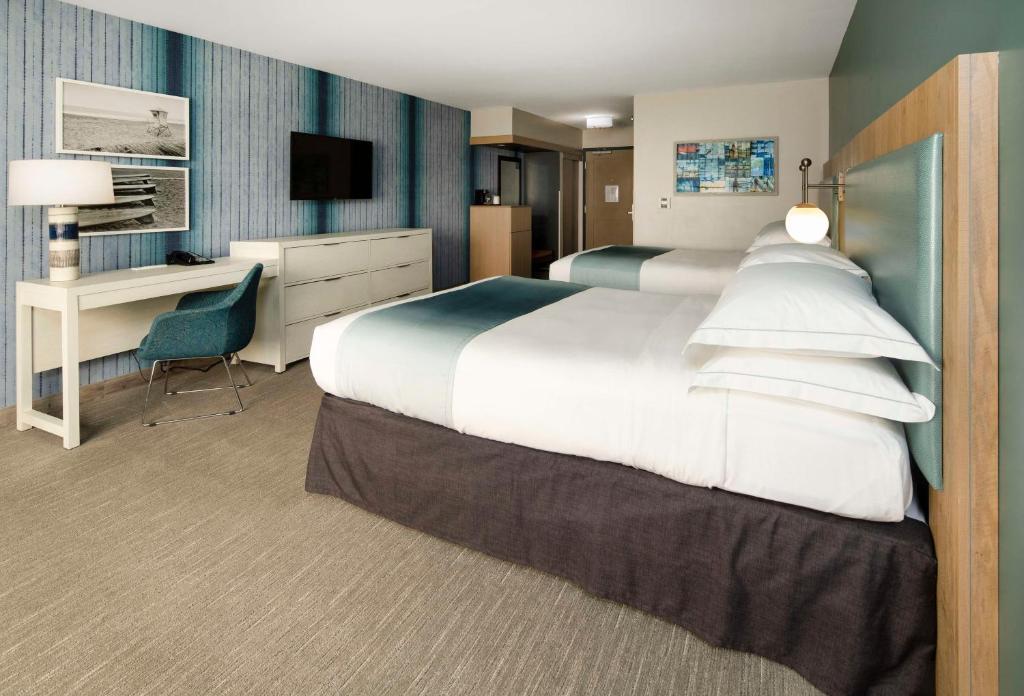 SunCoast Hotel Anaheim, Tapestry Collection by Hilton - Chambre Queen Avec Deux Lits Queen, Disney Park Et Piscine View