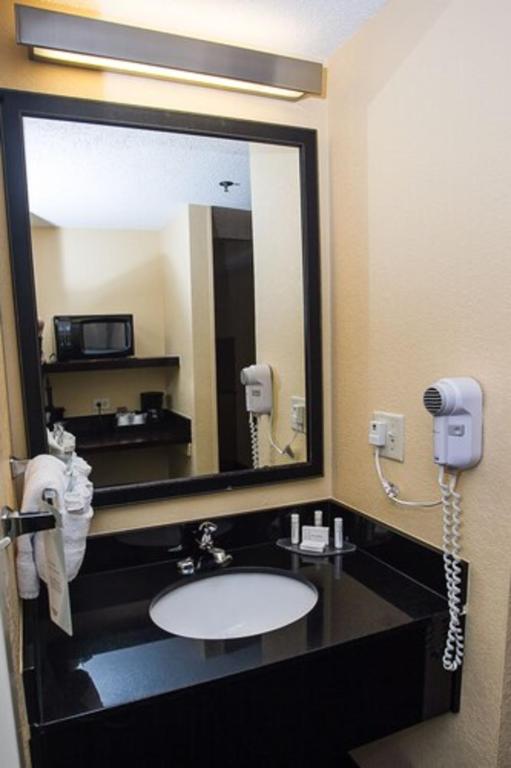 Fairfield Inn & Suites by Marriott Boston Milford photo