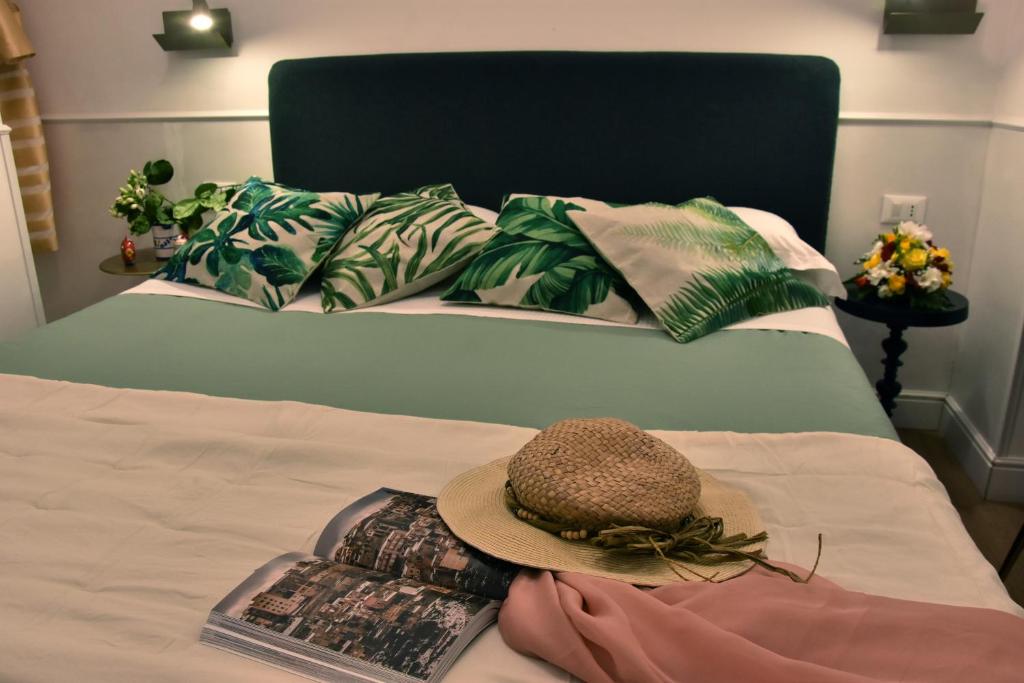 Gloden House Apartments - 2