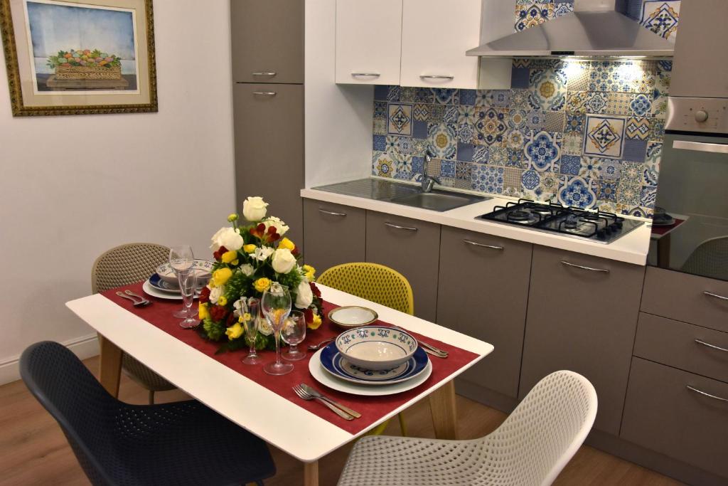 Gloden House Apartments - 7