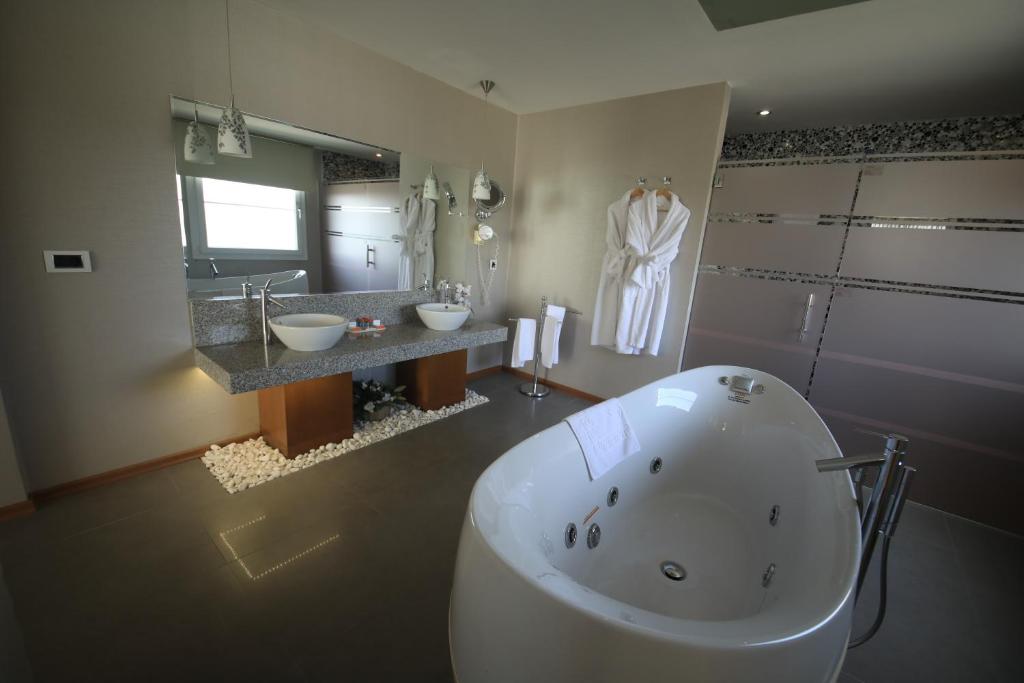 A bathroom at Orucoglu Oreko Hotel