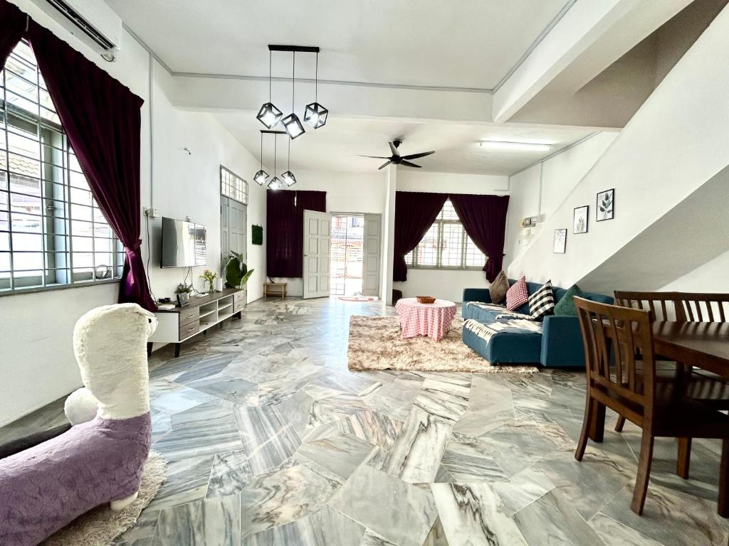 Ο χώρος του λόμπι ή της ρεσεψιόν στο Entire Residential House Alma Bukit Mertajam Spacious 4 bedroom