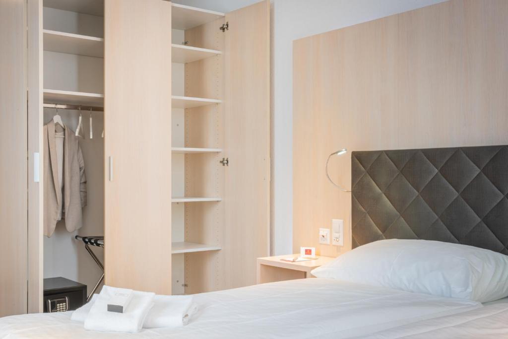 Postel nebo postele na pokoji v ubytování Los Lorentes Apartments Bern Airport