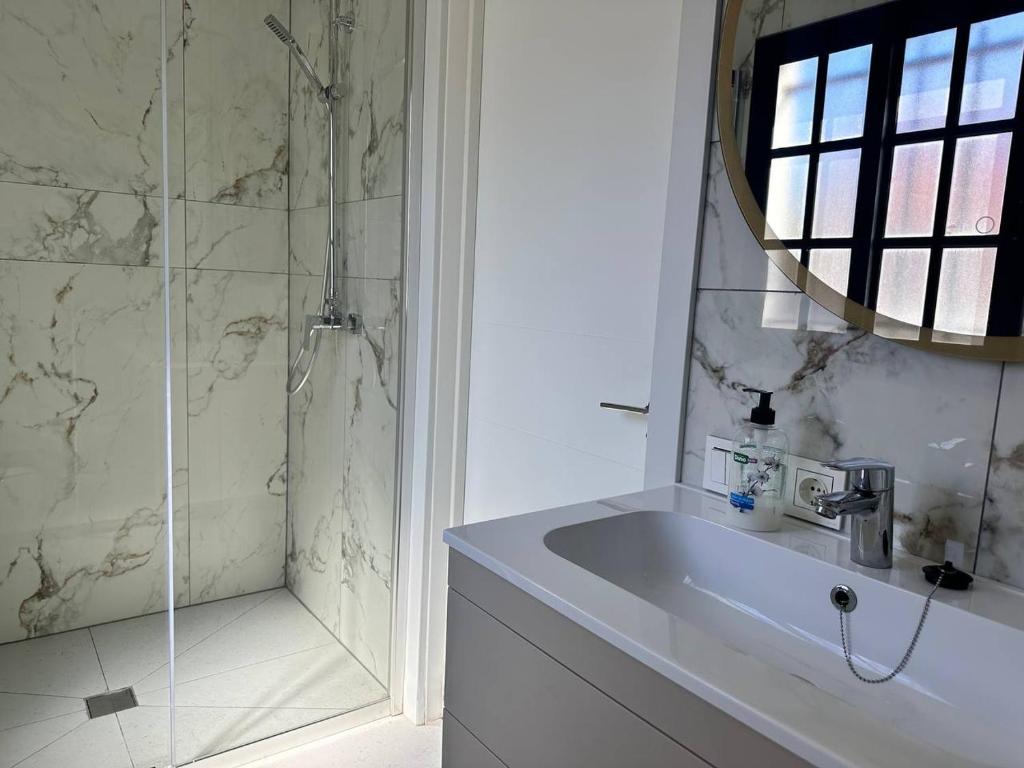 Kúpeľňa v ubytovaní Miramar Boutique Apartments ADULTS ONLY CORRALEJO