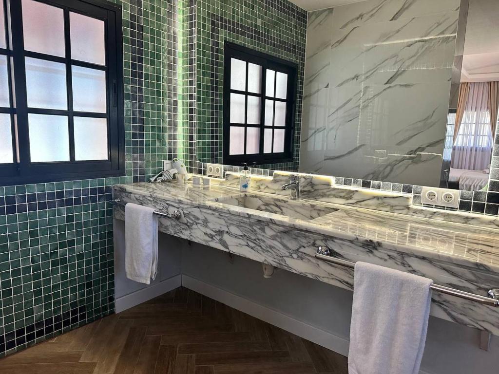 Kúpeľňa v ubytovaní Miramar Boutique Apartments ADULTS ONLY CORRALEJO