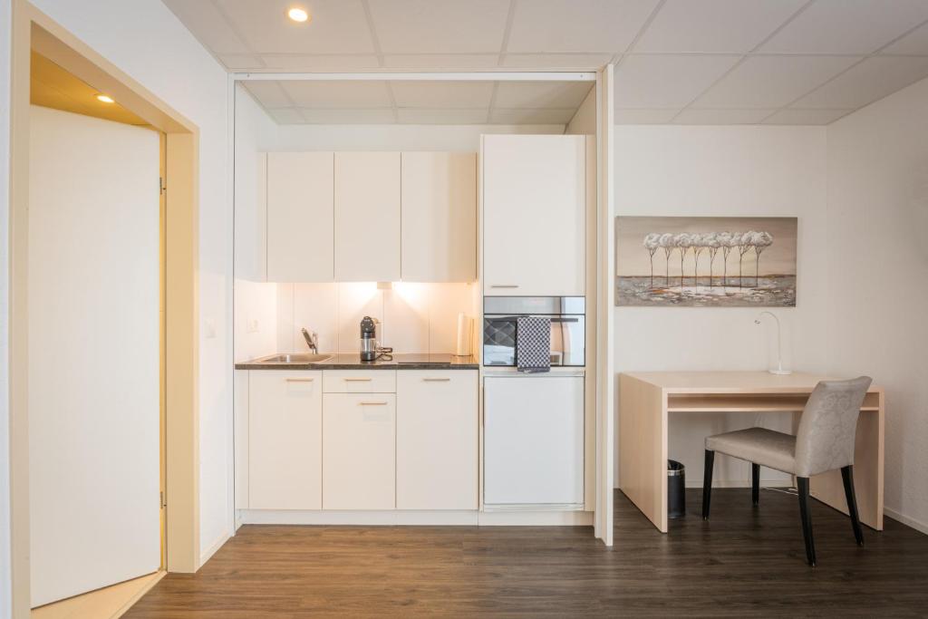 Kuchyň nebo kuchyňský kout v ubytování Los Lorentes Apartments Bern Airport