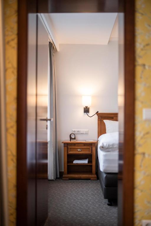 Een bed of bedden in een kamer bij Hotel Jagdhaus Wiese