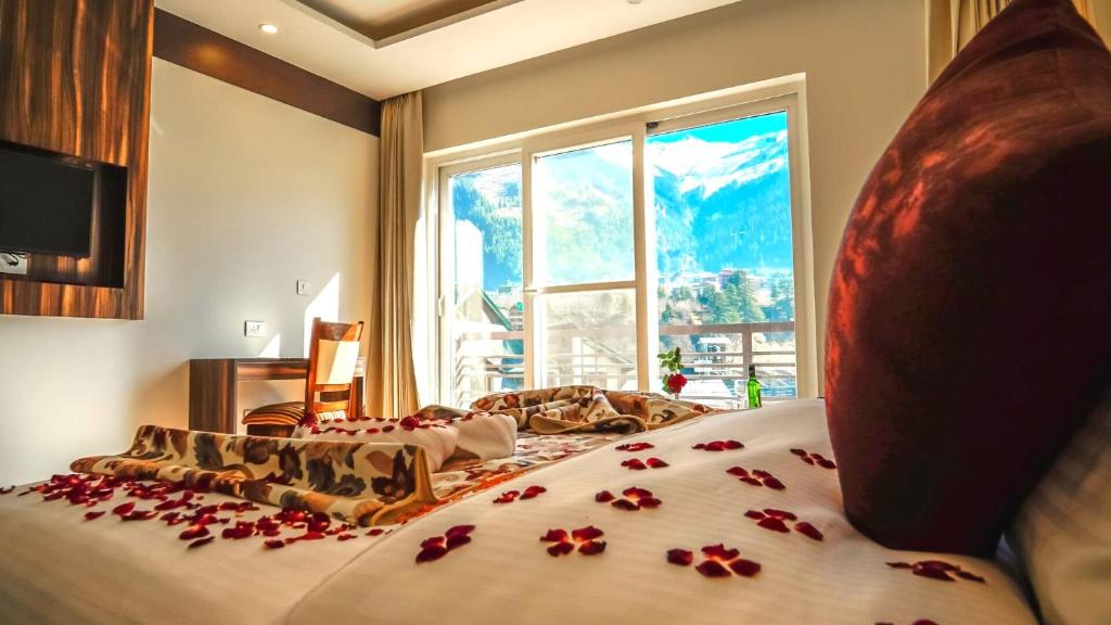 Postel nebo postele na pokoji v ubytování Simsa Heights Manali