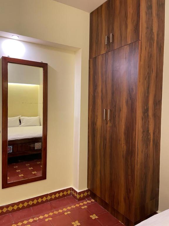 Postel nebo postele na pokoji v ubytování Viswa Residency Srirangam - Heritage Rooms