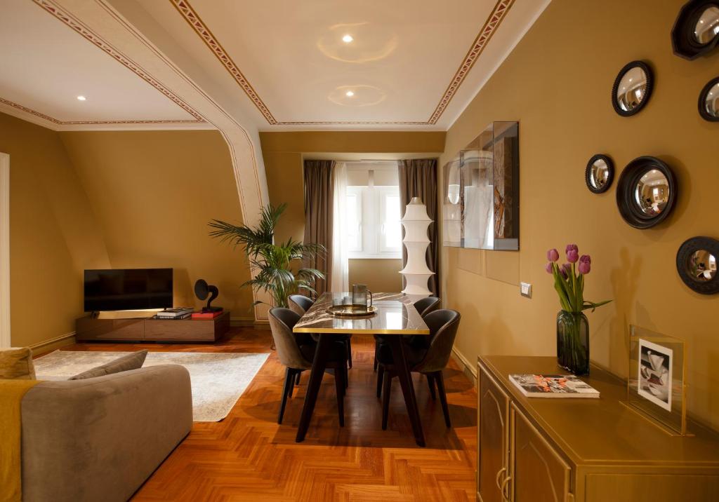 Televízia a/alebo spoločenská miestnosť v ubytovaní Elizabeth Unique Hotel | a Member of Design Hotels™