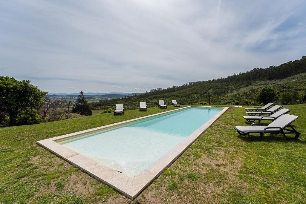 Bazén v ubytování GuestReady - Casas de Fralães 3 nebo v jeho okolí