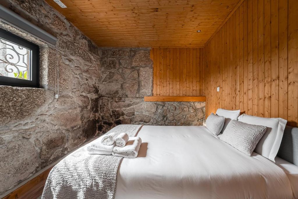 Postel nebo postele na pokoji v ubytování GuestReady - Casas de Fralães 3