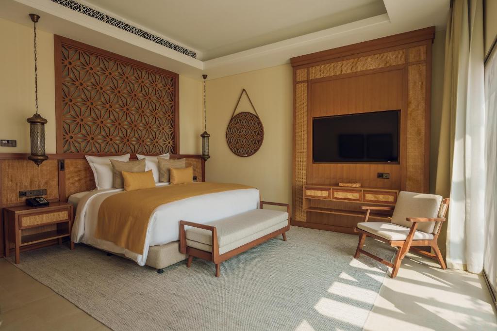 Postel nebo postele na pokoji v ubytování Naama Beach Villas & Spa