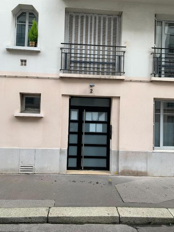 Gallery image of JOIVY Modern Studio with Eiffel Tower View in Paris