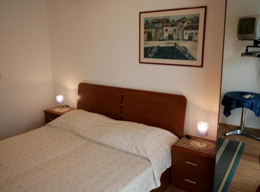 Postel nebo postele na pokoji v ubytování Apartments Trogrlić