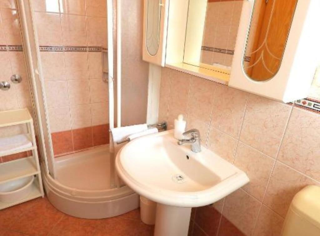Koupelna v ubytování Apartments Trogrlić