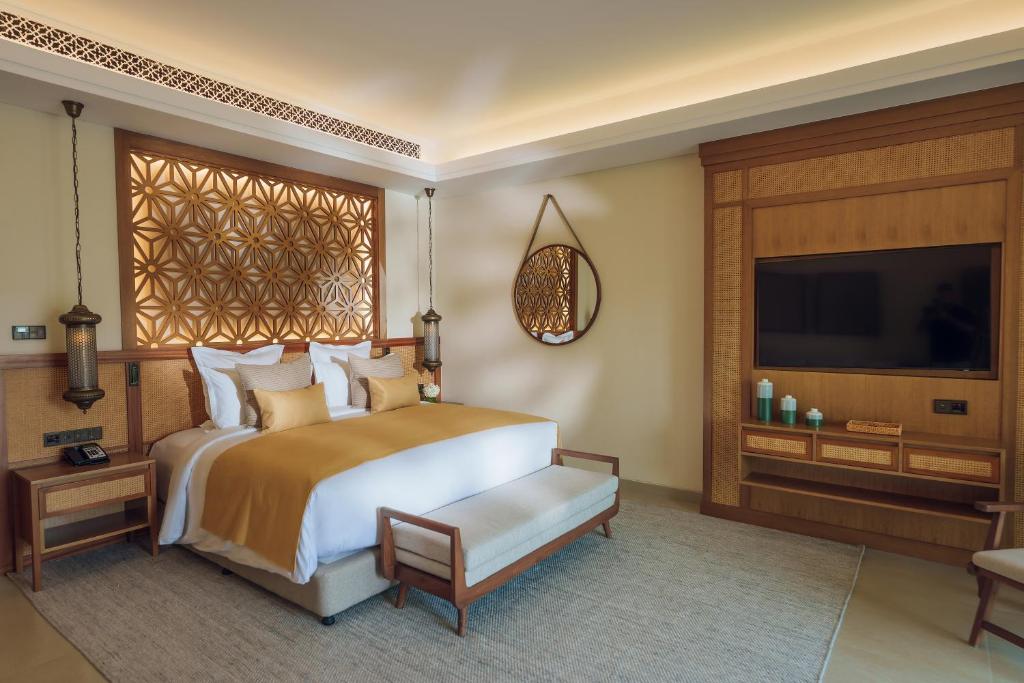 Postel nebo postele na pokoji v ubytování Naama Beach Villas & Spa