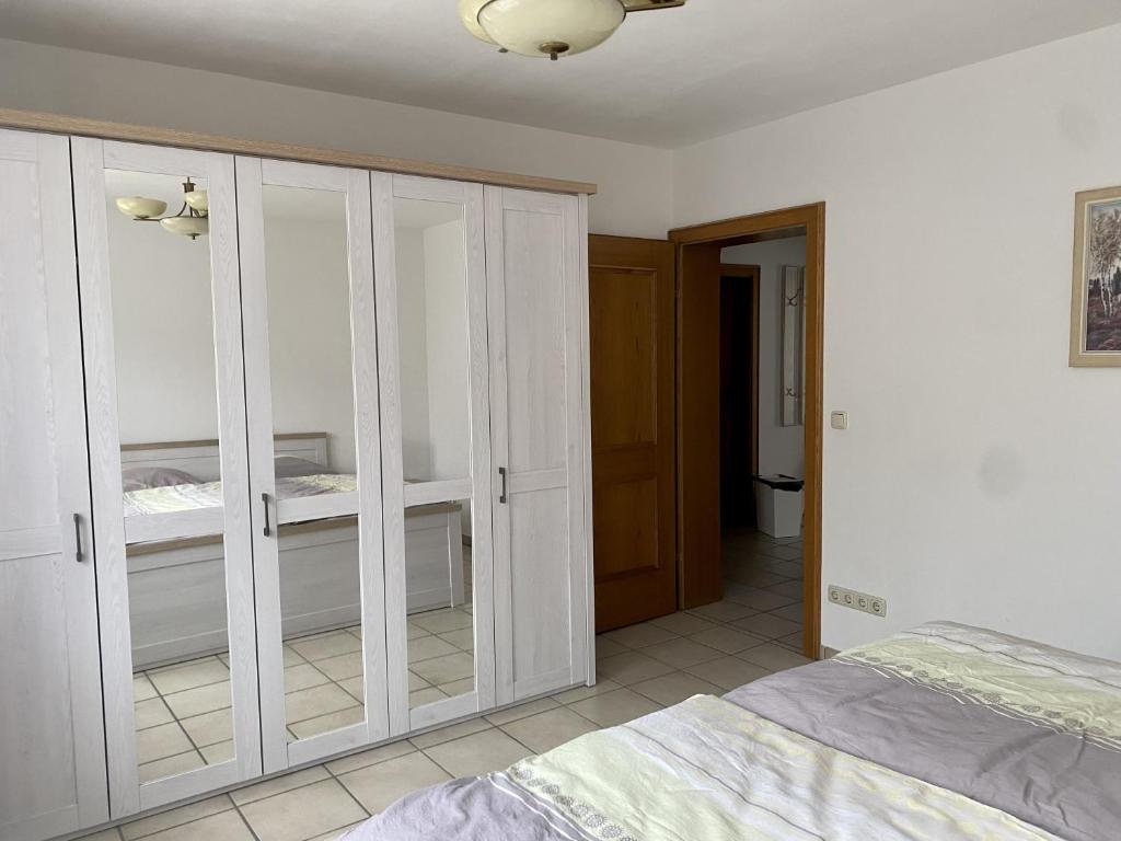 Postel nebo postele na pokoji v ubytování Ferienwohnung Starnberg