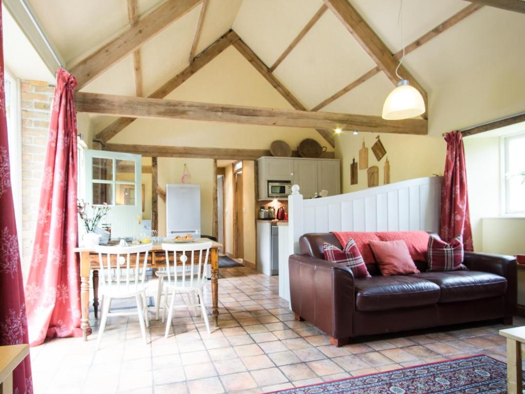 Posezení v ubytování Cinnamon Cottage Newcastle Emlyn