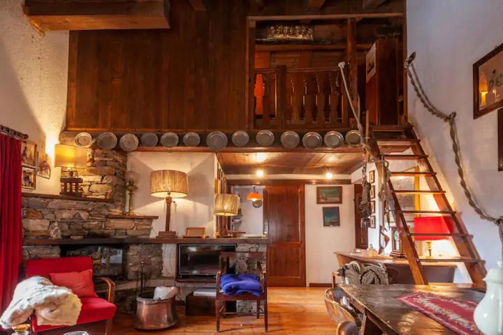 Część wypoczynkowa w obiekcie Spacious chalet low-cost for a group holiday