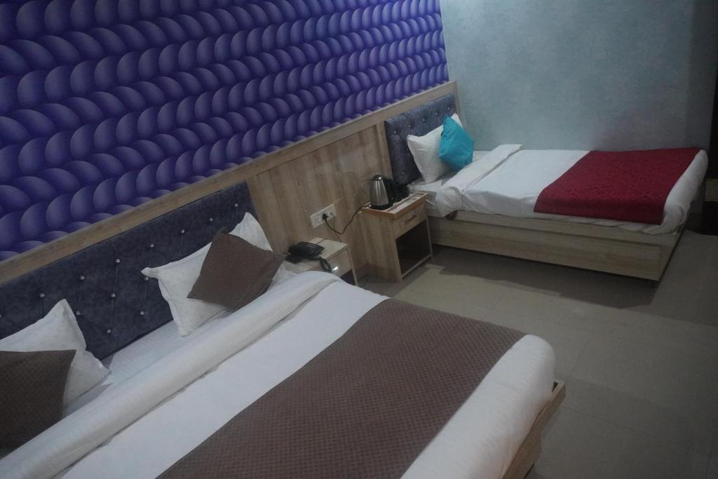 Llit o llits en una habitació de Hotel Rudreshwar