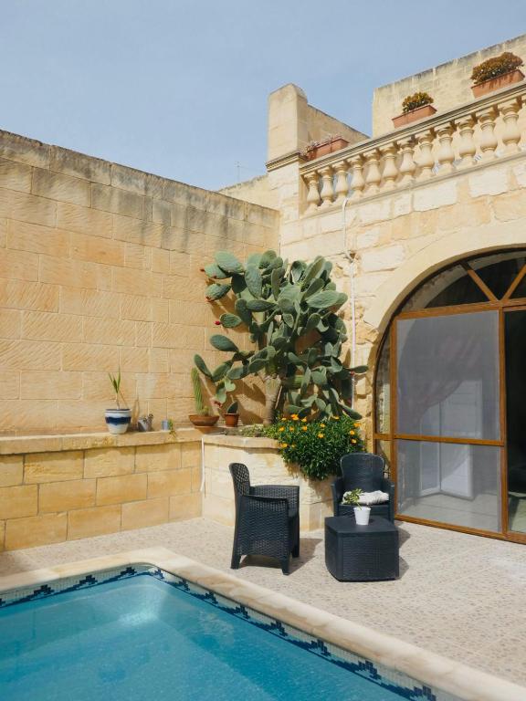 Bazén v ubytování A la maison B&B nebo v jeho okolí